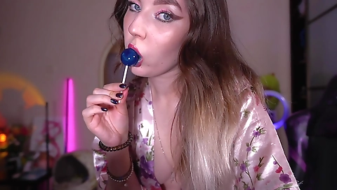 Sexy chick give oblivalo a oral sex with her boyfriend