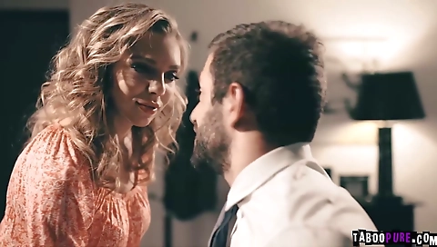 Slady blonde's feet worship by foot girls