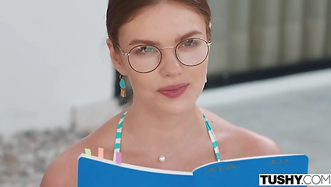 Hotie enjoys a fuck with smok xx