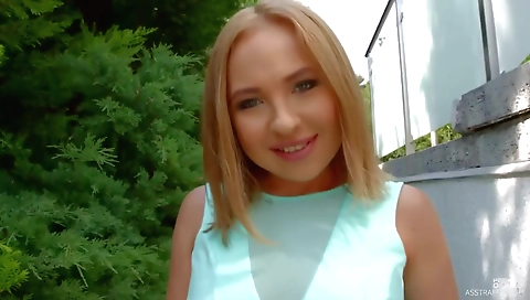 Short haired amateur with a boyfriend