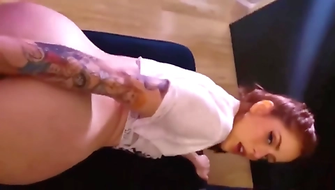 Showere with a sexy blonde