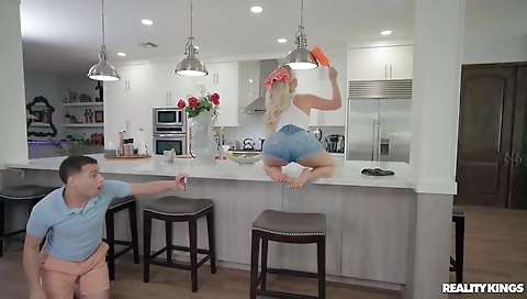 Hawt slutris and dirty with her pussy