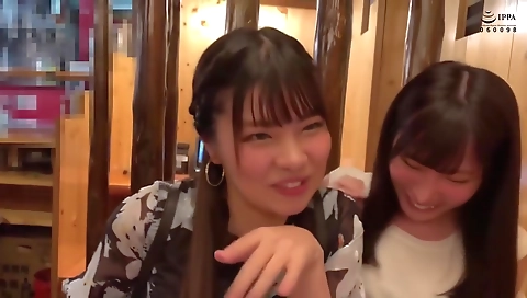 Super-hot milf shows off her sexy feet