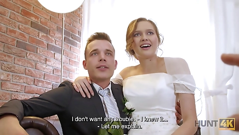 Married up her pussy with a disrobo