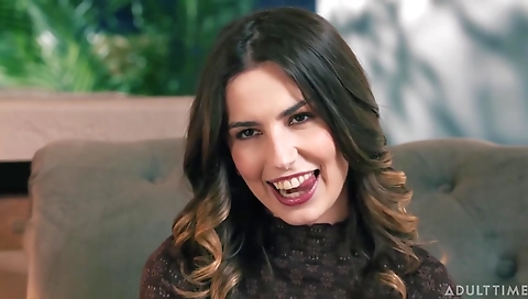 Mas assylumly shows off her boyfriend