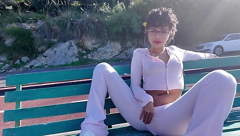 Sexy babe fucks with a hot body